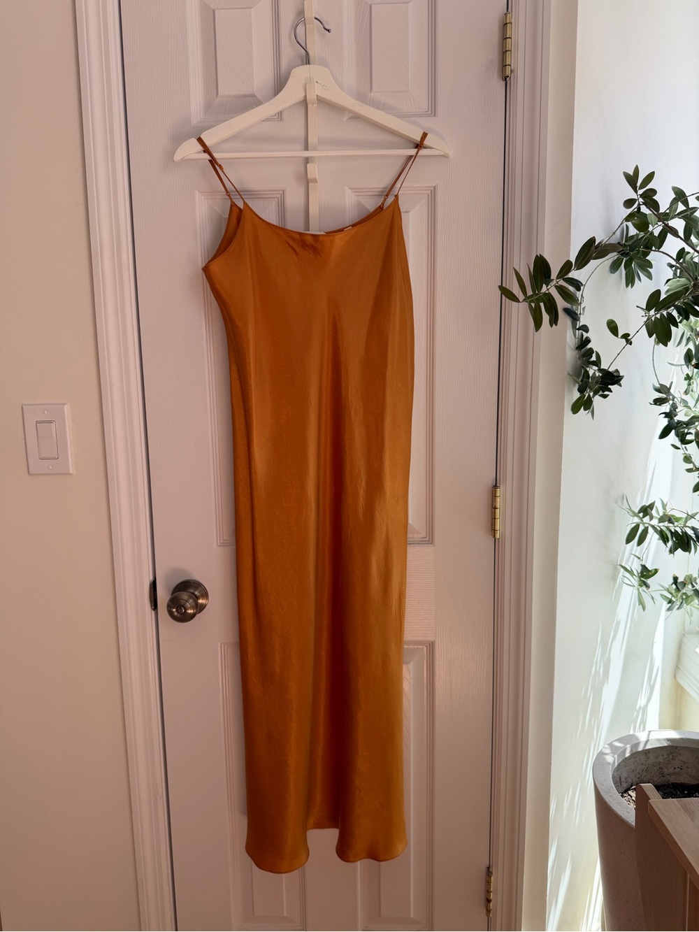 Vince Women's Orange  Satin Sleeveless Straps Scoop-Neck Slip Dress Size L